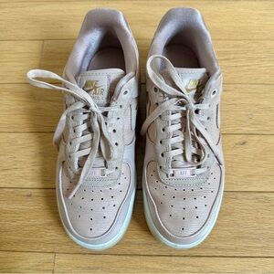 Nike Air Force 1 in Soft Pink